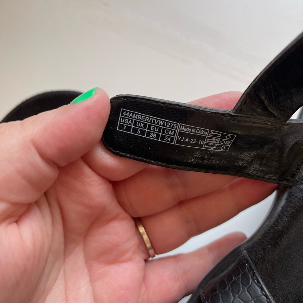 Vionic Amber Adjustable Sandals Black Crocodile 7 - image 8